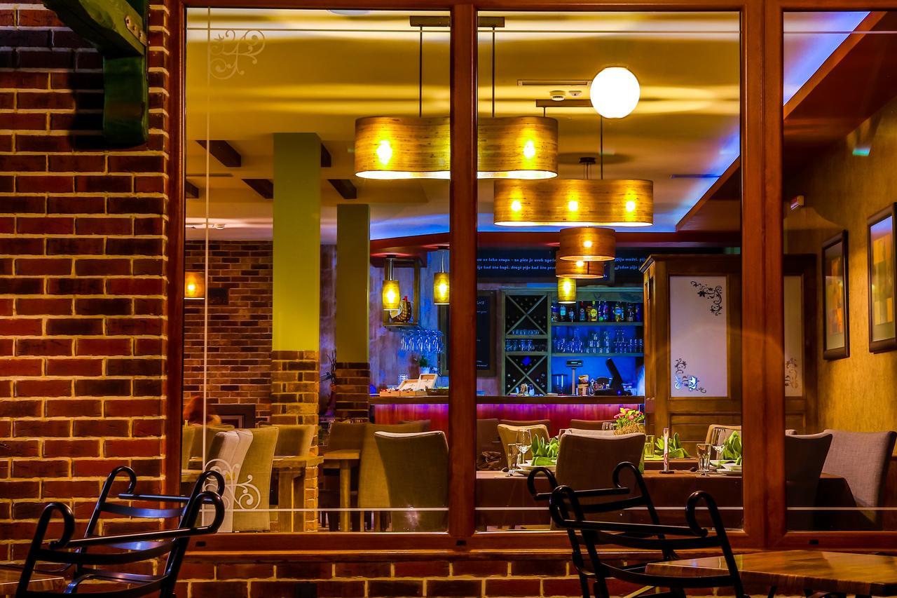Hotel Moja Carda Temerin エクステリア 写真