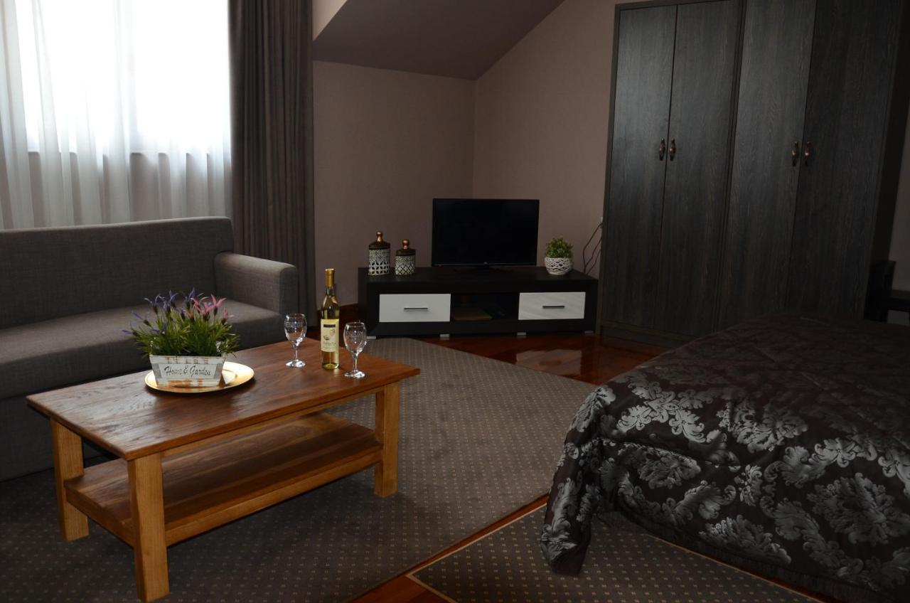 Hotel Moja Carda Temerin エクステリア 写真