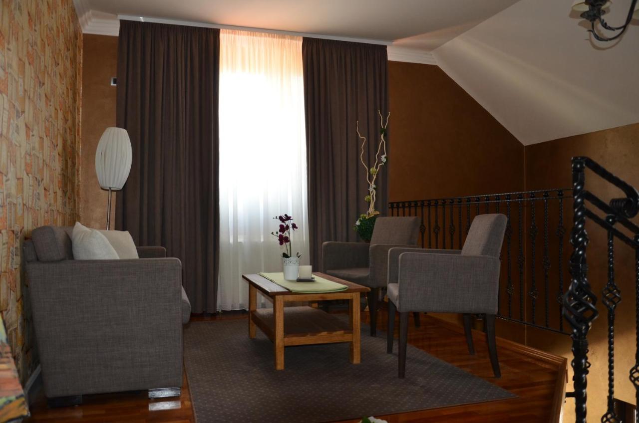Hotel Moja Carda Temerin エクステリア 写真